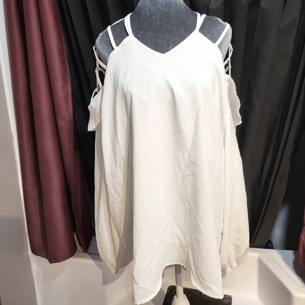 ****White Cut-Out Cold Shoulder Blouse Sz XL - Picture 2 of 7
